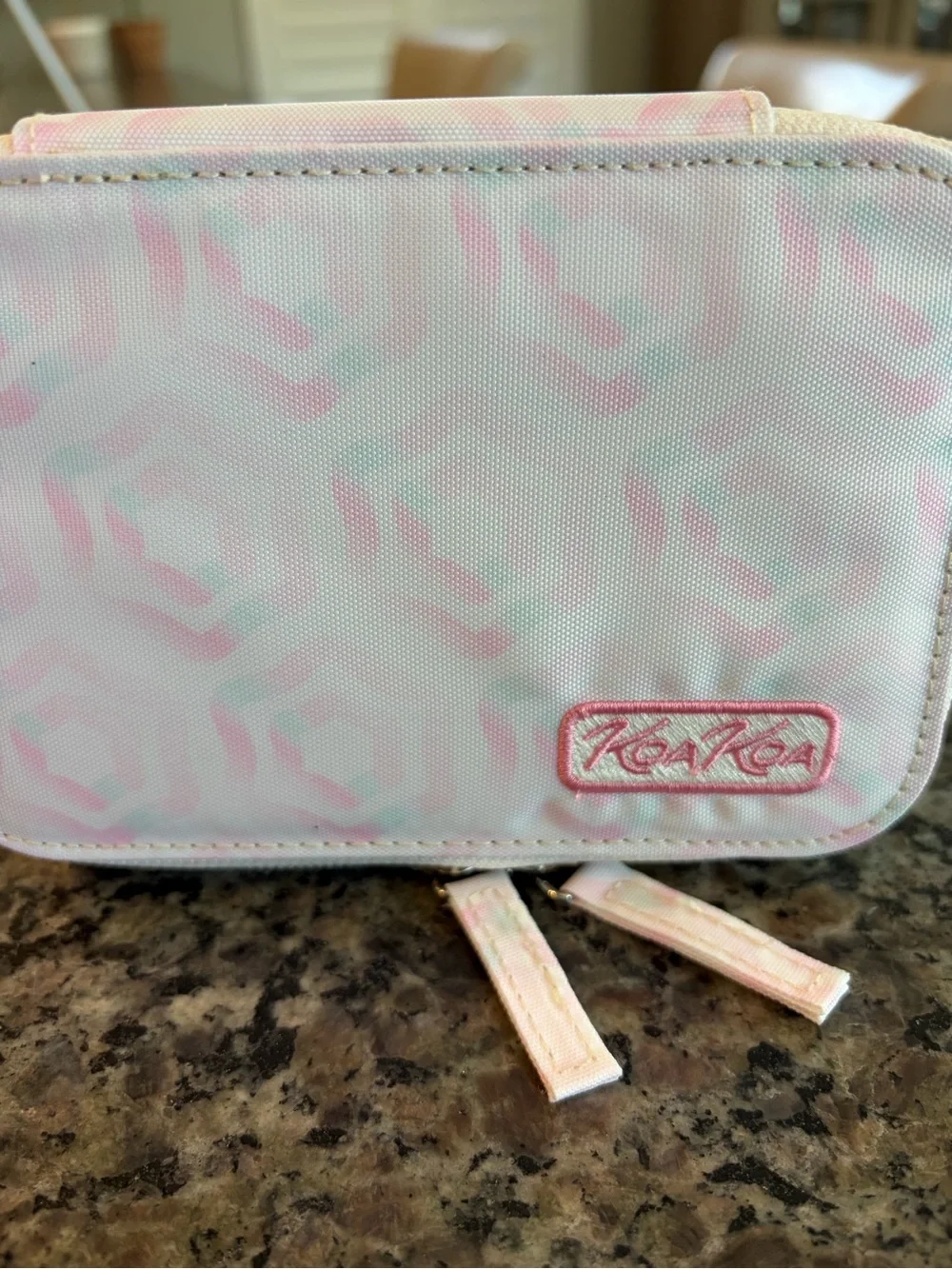 KoaKoa compact zippered